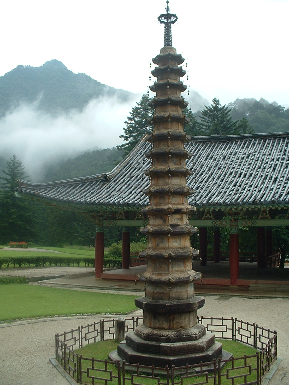 13-story_pagoda_in_pohyon_temple